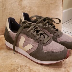 Women's Veja sneakers US7